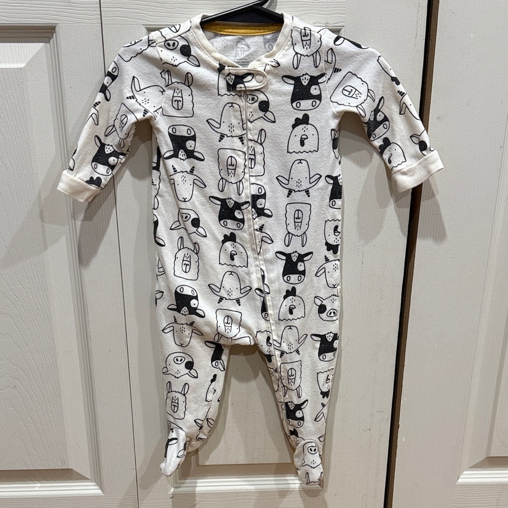 baby GAP Black and White Animal Print Footie Pajama 3-6 months